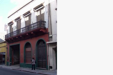 Fachada sobre la calle Buenos Aires.