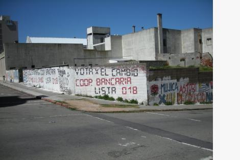 Esquina, calle Zabala y Reconquista