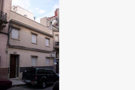Fachada sobre la calle Treinta y Tres