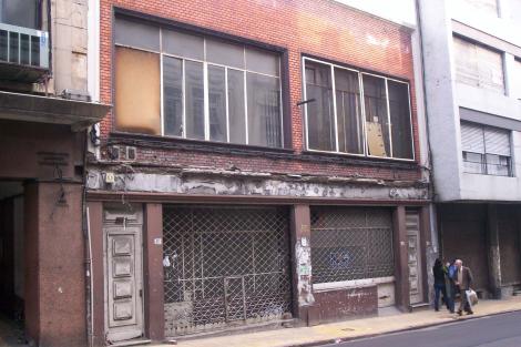 Fachada sobre la calle Buenos Aires