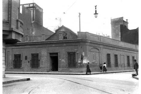 Vivienda demolida , actual sede Discount Bank. 