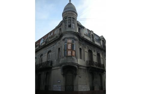 Esquina de Buenos Aires y Treinta y Tres