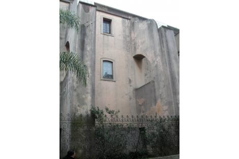 Frente sobre la Peatonal Sarandí