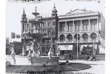 Fachada de construcción original, antes de 1913. Vista hacia Hotel Lanata. 