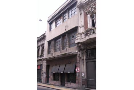 Fachada sobre la calle Buenos Aires