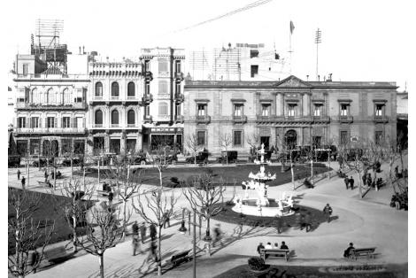 Vista hacia fachada sobre calle Juan Carlos Gómez. Plaza Constitución. 