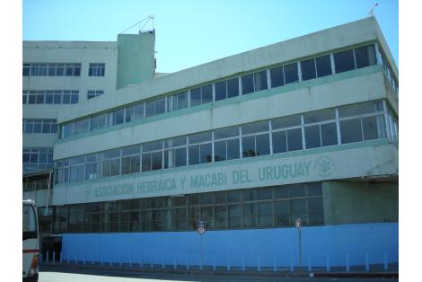 Fachada sobre la calle Camacua