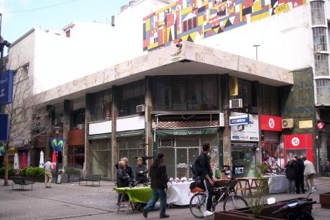 Fachada sobre Sarandí