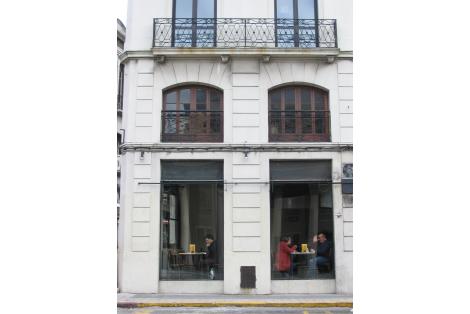 Fachada sobre Buenos Aires