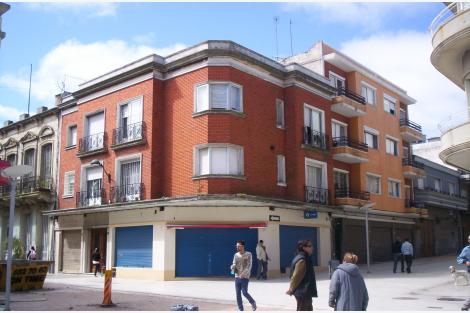 Esquina, calle Pérez Castellano y Sarandí