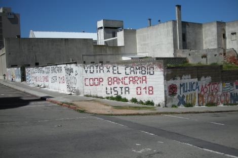 Esquina, calle Zabala y Reconquista