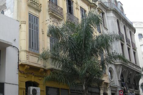 Fachada sobre la peatonal Sarandí.