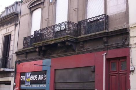 Fachada sobre la calle Buenos Aires