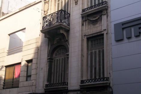 Fachada sobre la calle Buenos Aires