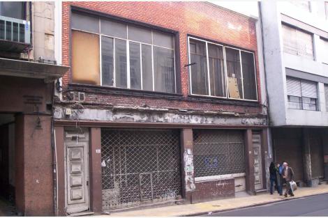 Fachada sobre la calle Buenos Aires