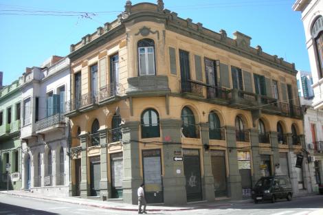 Esquina Juan Carlos Gómez y Reconquista