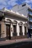 Fachada sobre la calle Washington