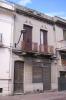 Fachada sobre la calle Pérez Castellano