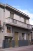 Fachada sobre la calle Pérez Castellano