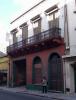 Fachada sobre la calle Buenos Aires.