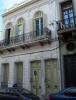 Fachada sobre la calle Misiones