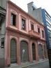 Fachada sobre la calle Treinta y Tres.